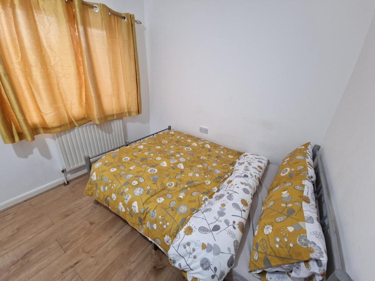 Mile End Budget Guesthouse London Exterior photo